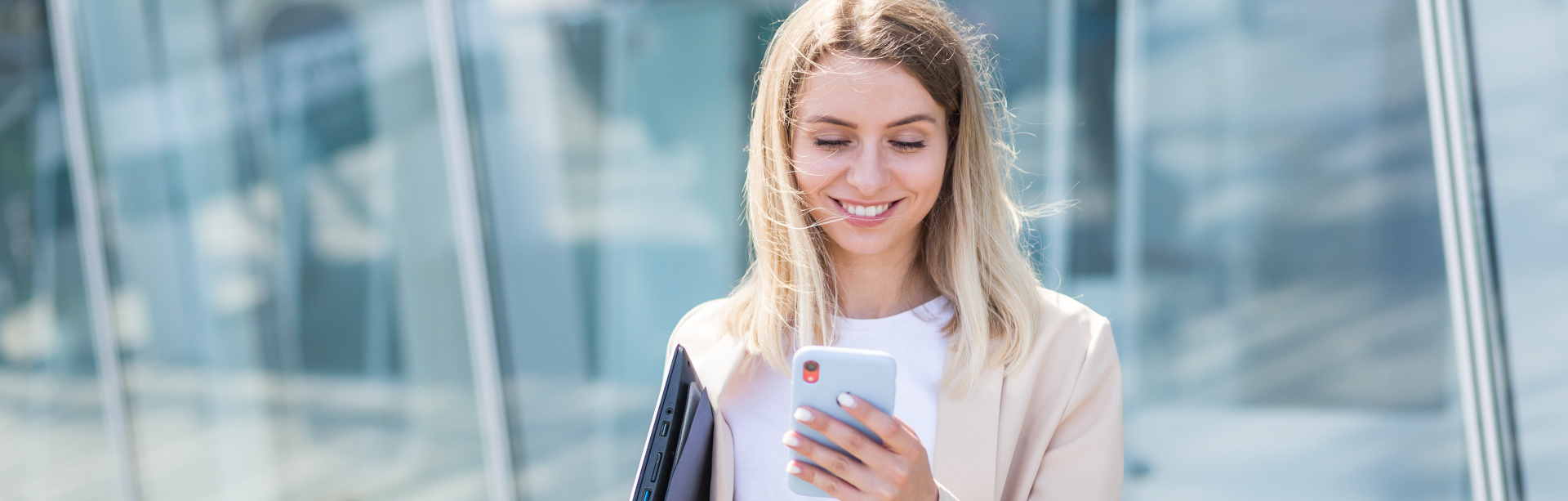 Cyberpolisa i ubezpieczenie telefonu – skuteczna ochrona firmowych urządzeń 