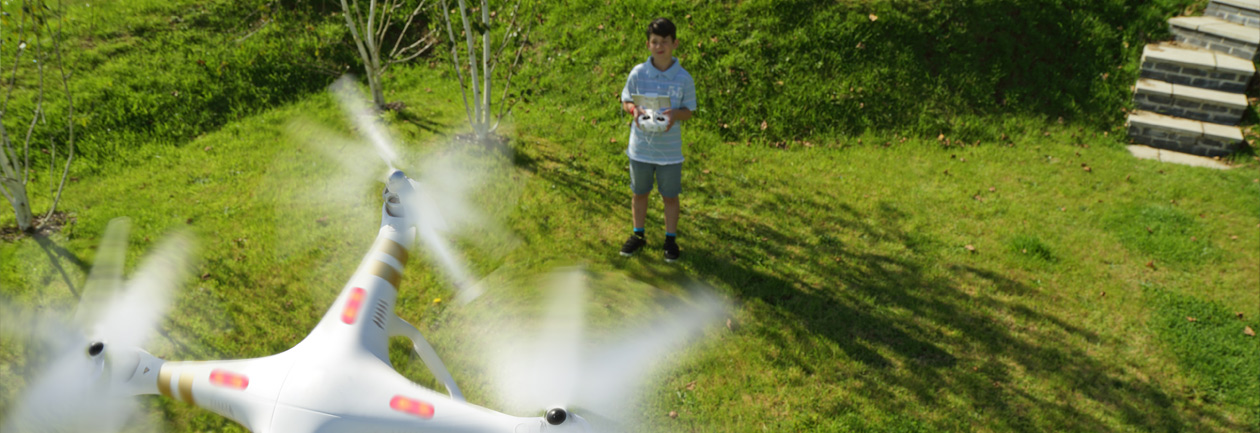 Chcesz latać dronem? To może oznaczać konieczność rejestracji, szkolenia i zdania egzaminu – weszło nowe prawo