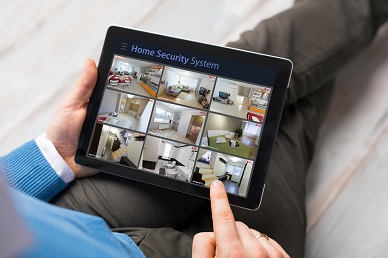 Monitoring domowy ‒ jak działają bezprzewodowe kamery wewnętrzne i zewnętrzne?