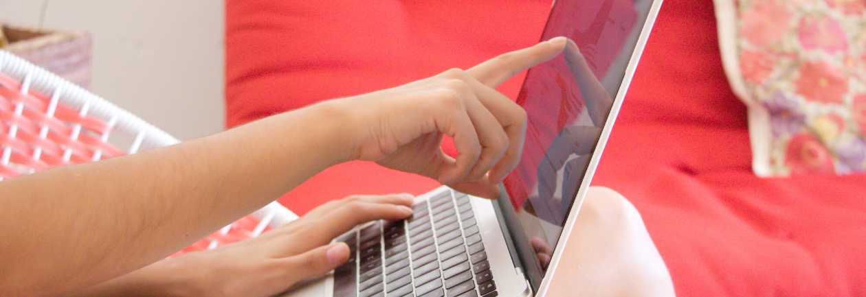 Laptop z dotykowym ekranem – czy warto się na niego zdecydować?
