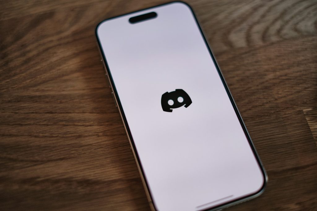 Najpopularniejszy komunikator internetowy wśród graczy to Discord - choć coraz więcej osób niezwiązanych z gamingiem interesuje się aplikacją. 