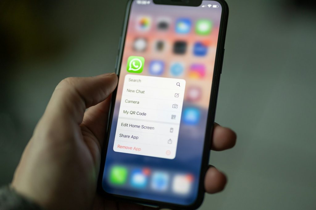 Ostatnio jednym z najpopularniejszych komunikatorów w Polsce jest relatywnie bezpieczny WhatsApp.