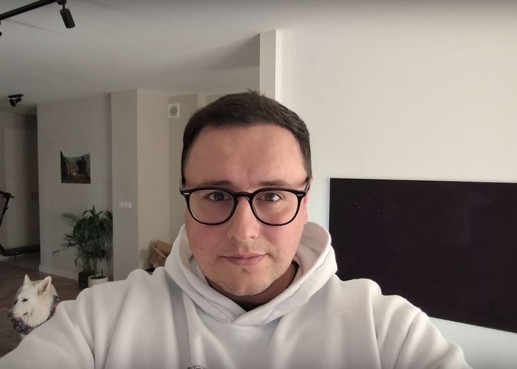 Selfie wykonane Samsung Galaxy Tab S10 FE.