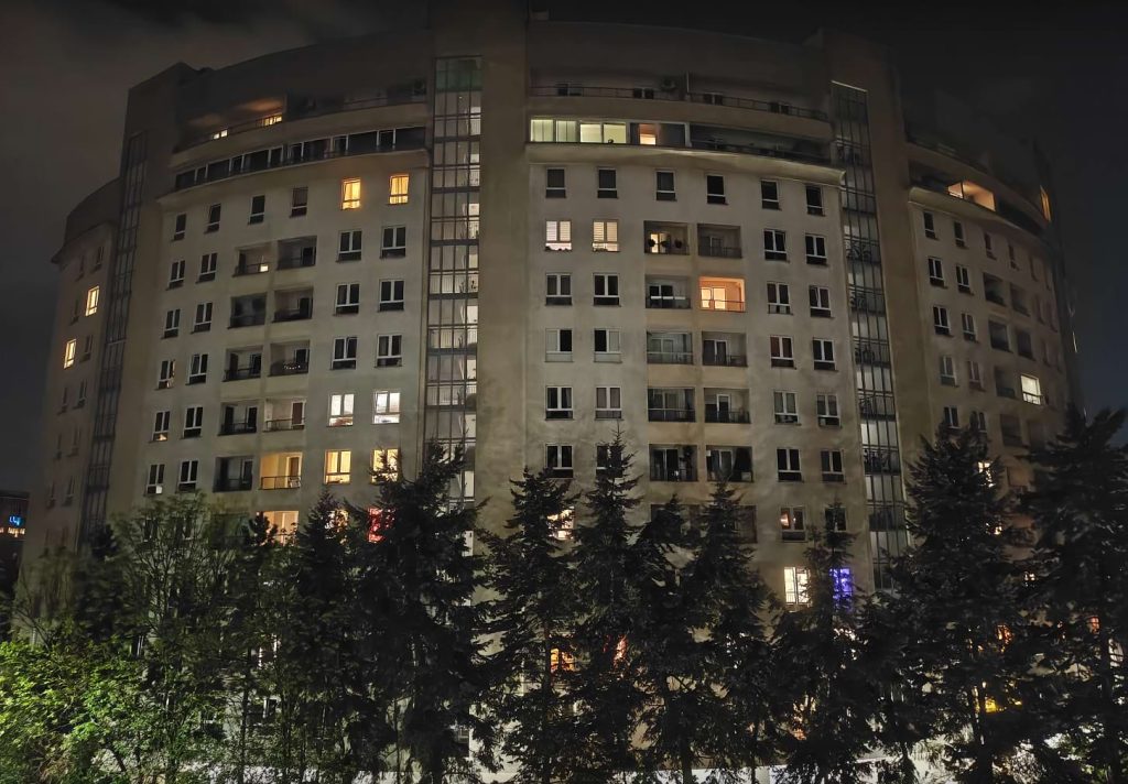 Zdjęcie wykonane Realme GT 7 Pro 5G nocą.