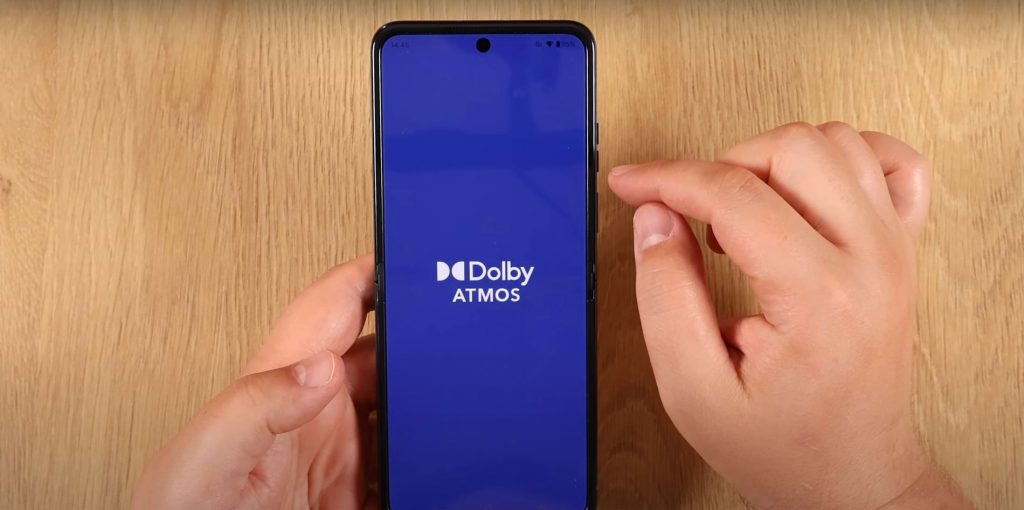 Dźwięk w Motorola Razr 60 5G to popis najwyższej próby.