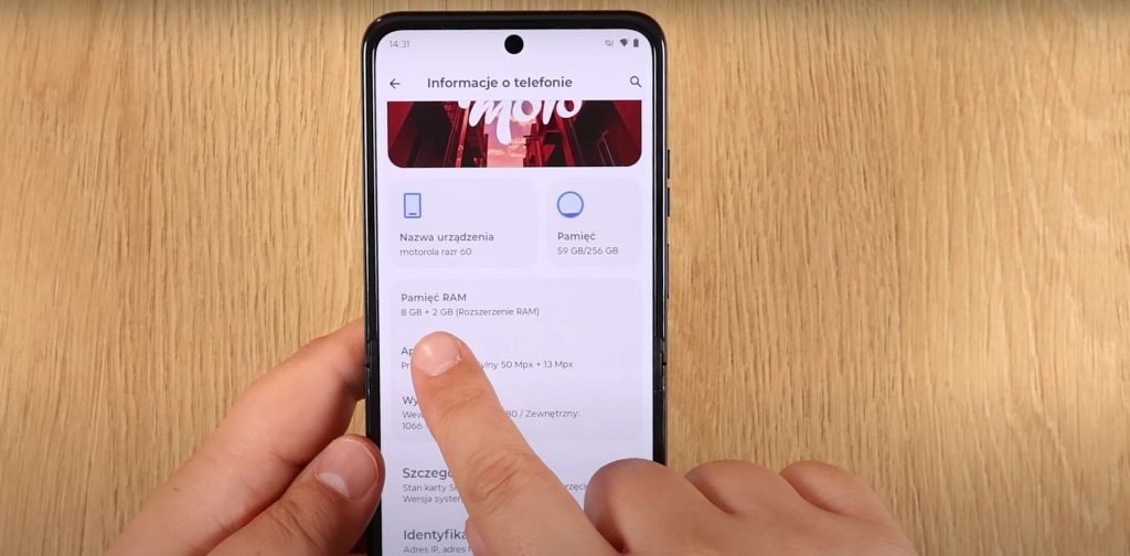 Pamięć RAM w Motorola Razr 60 5G daje radę, jednak nie wystarczy do grania na najwyższych ustawieniach graficznych.
