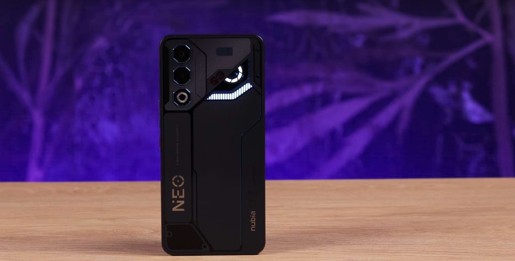 Tył Nubia Neo 3 GT z charakterystycznym podświetleniem.