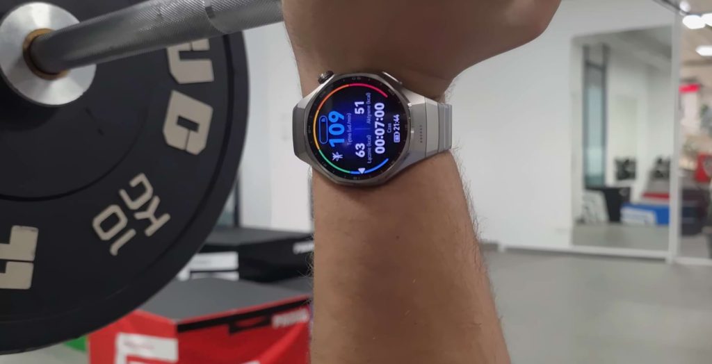 Huawei Watch GT 6 Pro świetnie sprawdza się podczas treningów.