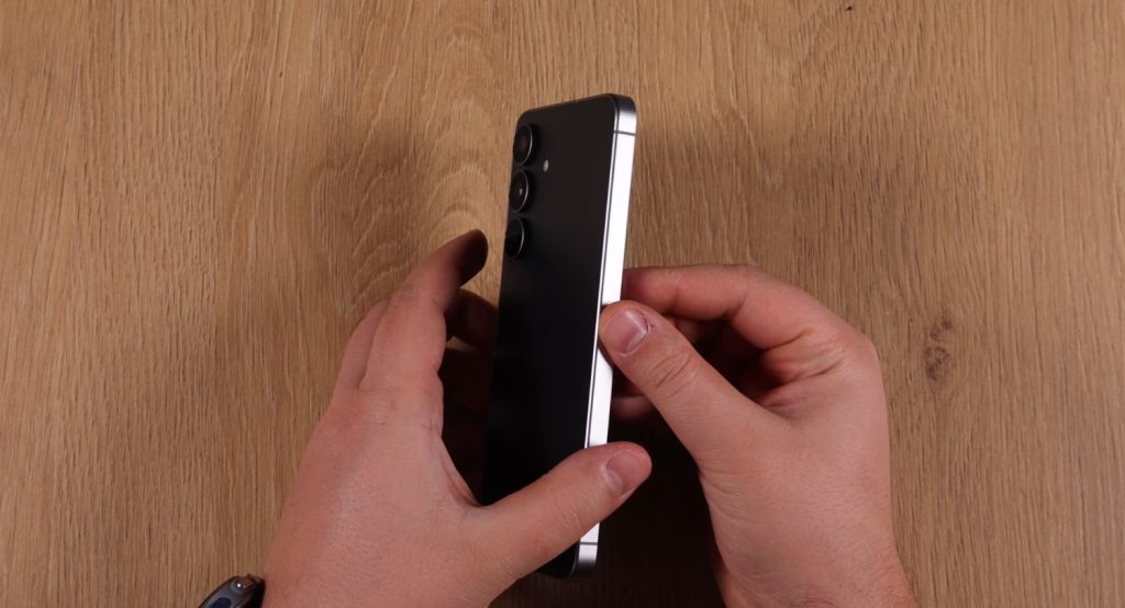 Design Samsung Galaxy S25 FE stanowi kontynuację ostatniej wersji.