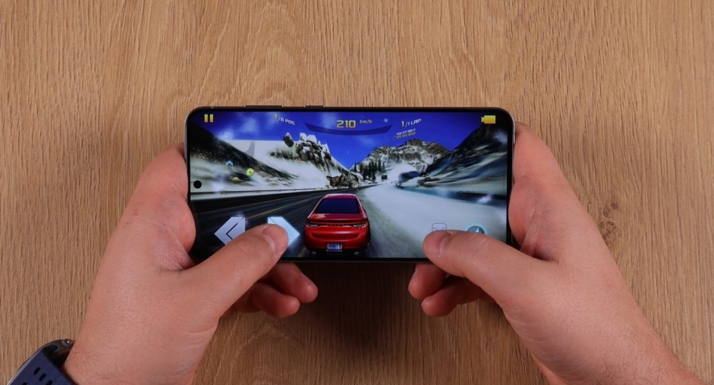 Granie na Samsung Galaxy S25 FE to czysta przyjemność bez zacięć.