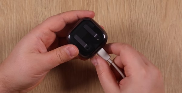Ładowanie i bateria Galaxy Buds 4 Pro