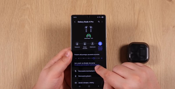 Połączenie słuchawek Galaxy Buds 4 Pro z telefonem