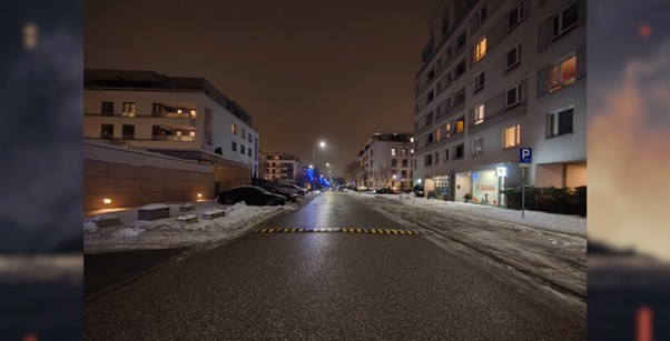 Zdjęcie miasta nocą wykonane aparatem Motoroli Signature