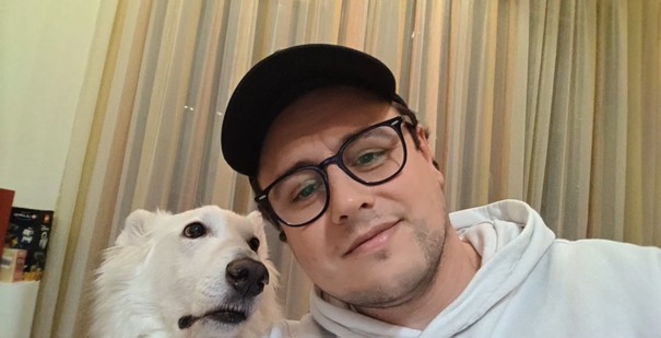 Selfie użytkownika tabletu REDMAGIC ASTRA