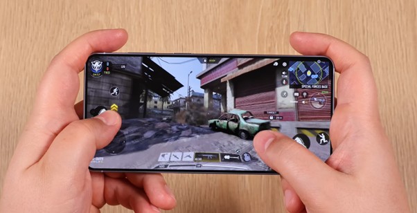 Wyświetlacz Samsunga Galaxy S26+ podczas gry