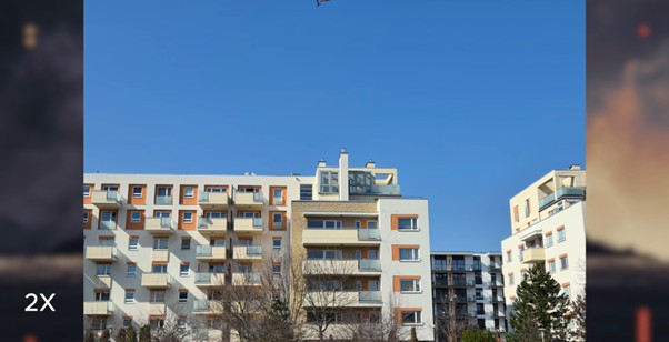 Zdjęcie budynku w przybliżeniu x2 z Samsunga Galaxy S26+