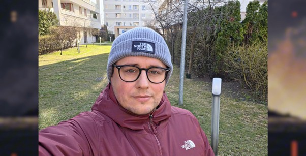 Seflie użytkownika wykonane aparatem Samsunga Galaxy S26 Ultra