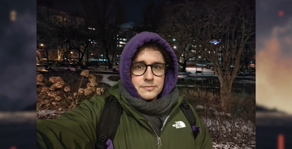Selfie wykonane nocą przez Motorolę Edge 70