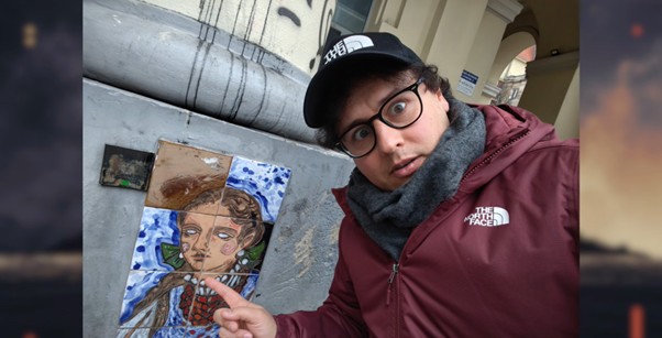 Selfie użytkownika z przedniego aparatu Motoroli Edge 70