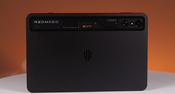 Wygląd i design tyłu tabletu REDMAGIC ASTRA