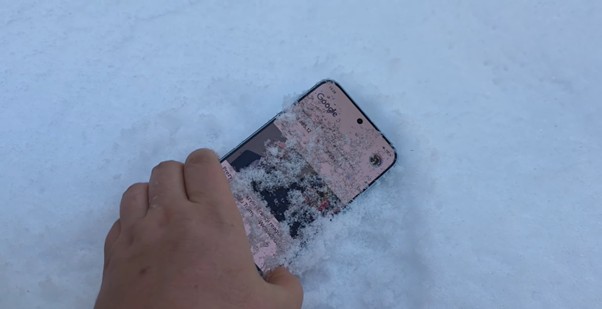 Redmi Note 15 Pro w śniegu