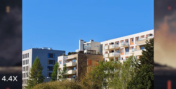 Zdjęcie budynków wykonane w przybliżeniu 4.4x aparatem Xiaomi 17 Ultra