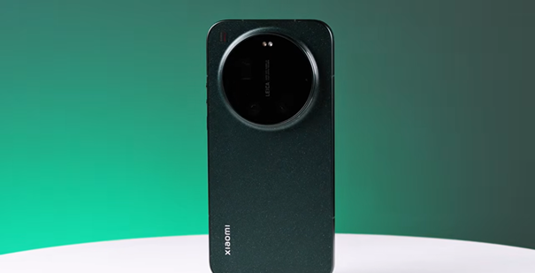 design smartfona Xiaomi 17 Ultra